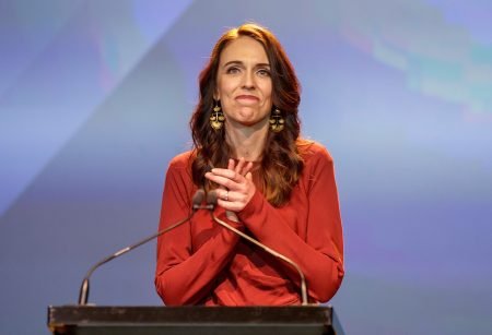 তিন সপ্তাহের মধ্যে নতুন সরকারের প্রতিশ্রুতি জেসিন্ডার