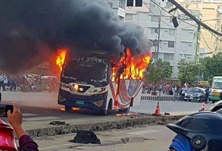 বাসে আগুন: ১৪ মামলায় গ্রেফতার ৩২