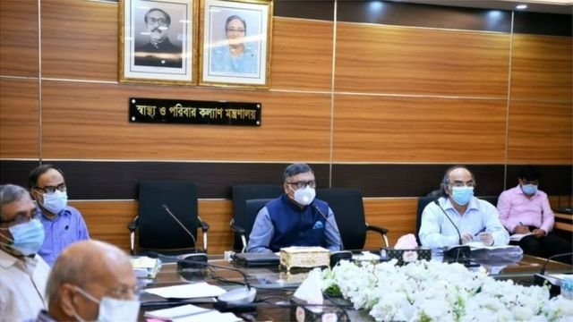 দেশের সব মানুষই করোনার ভ্যাকসিন পাবে : স্বাস্থ্যমন্ত্রী