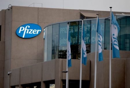 চাপের মুখে আমেরিকায় ফাইজারের টিকার অনুমোদন