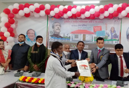 গলাচিপায় ঘর পেল ৩৯৩ পরিবার