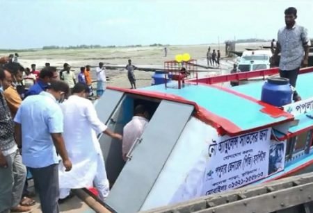 রৌমারী ও রাজিবপুরে চরাঞ্চলবাসীর চিকিৎসায় দুর্ভোগ কমাবে নৌ অ্যাম্বুলেন্স সেবা (ভিডিও)