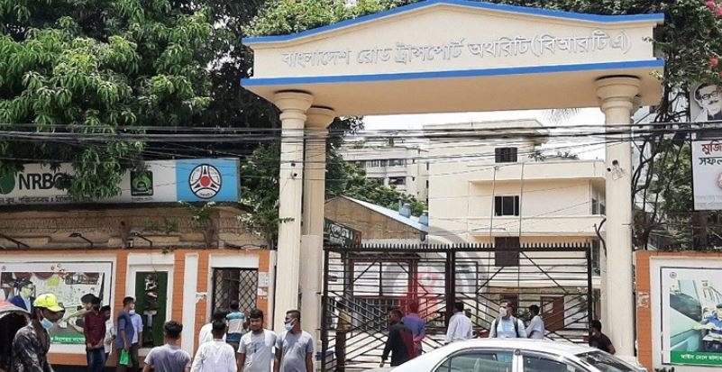 চালুর বিজ্ঞপ্তি দিয়েও বন্ধ বিআরটিএ, ভোগান্তিতে সেবাগ্রহীতারা