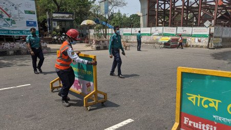 আজ যান চলাচল অন্য দিনের তুলনায় কিছুটা কম