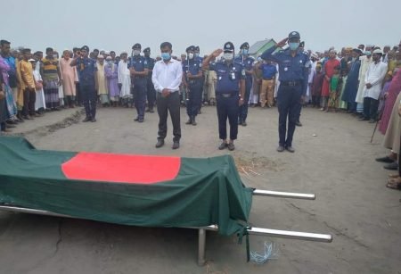 বীর মুক্তিযোদ্ধা আব্দুল কাদিরের মৃত‌্যুতে রাষ্ট্রীয় মর্যাদা শেষে দাফন সম্পন্ন