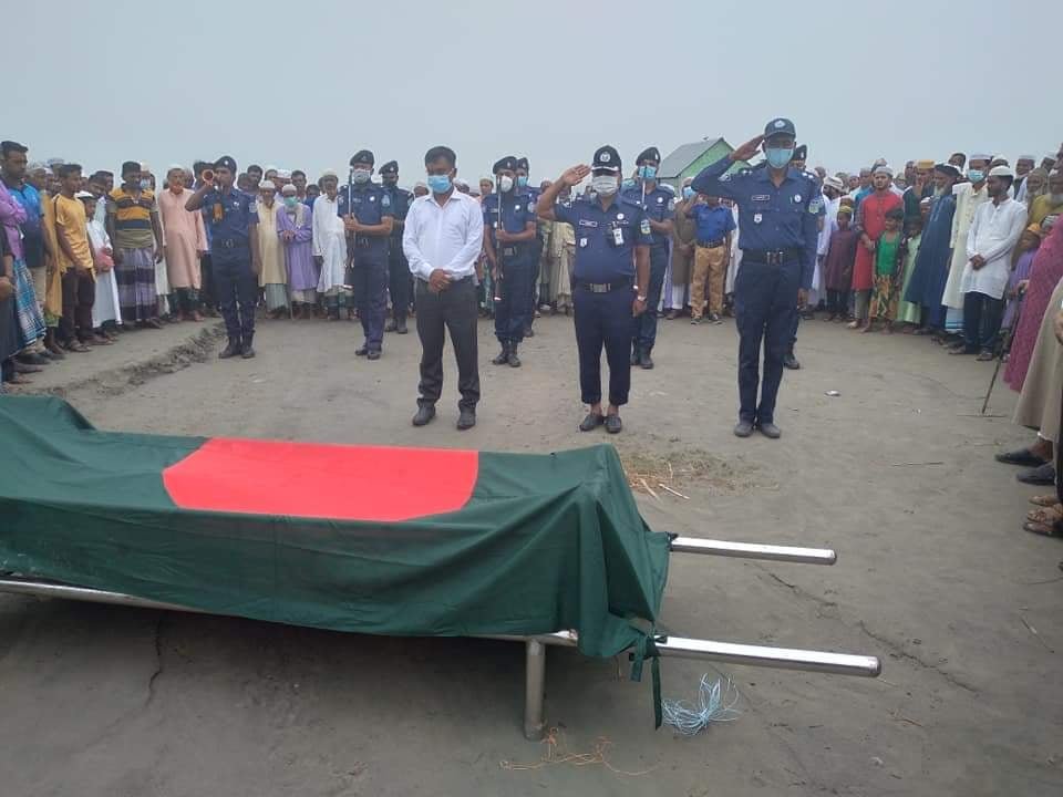 বীর মুক্তিযোদ্ধা আব্দুল কাদিরের মৃত‌্যুতে রাষ্ট্রীয় মর্যাদা শেষে দাফন সম্পন্ন