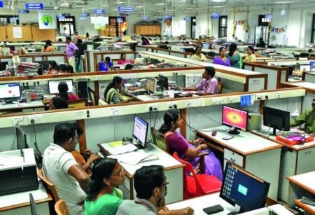 ভারতে অফিস টাইম হচ্ছে ১২ ঘণ্টা, বাড়ছে বেতন