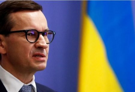 ম্যাক্রোঁর এক হাত নিলেন পোলান্ডের প্রধানমন্ত্রী