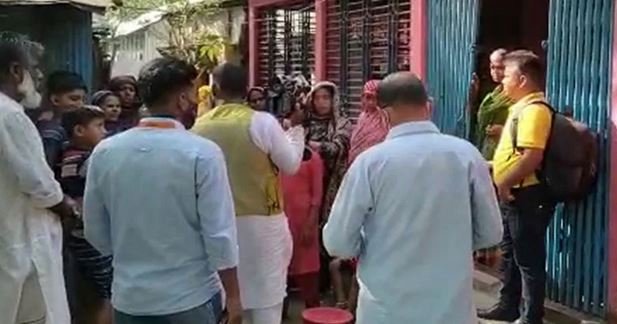 প্রেমে ব্যর্থ হয়ে প্রেমিকাকে ছুরিকাঘাত, প্রেমিকের বিষপান