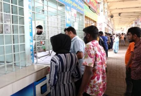 বাসের অগ্রিম টিকিট বিক্রি শুরু হলেও চাপ নেই যাত্রীদের