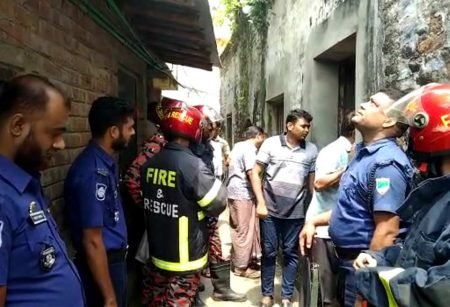 ষাটোর্ধ্ব দম্পতির রক্তাক্ত মরদেহ