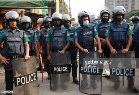 মোড়ে মোড়ে সতর্ক অবস্থানে পুলিশ