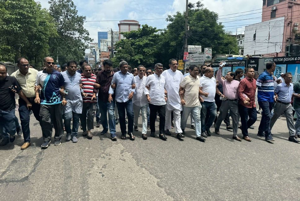 ধানমন্ডিতে স্বেচ্ছাসেবক লীগের মিছিল