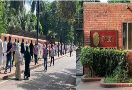 গণভবনে ঢুকে পড়েছেন হাজার হাজার মানুষ